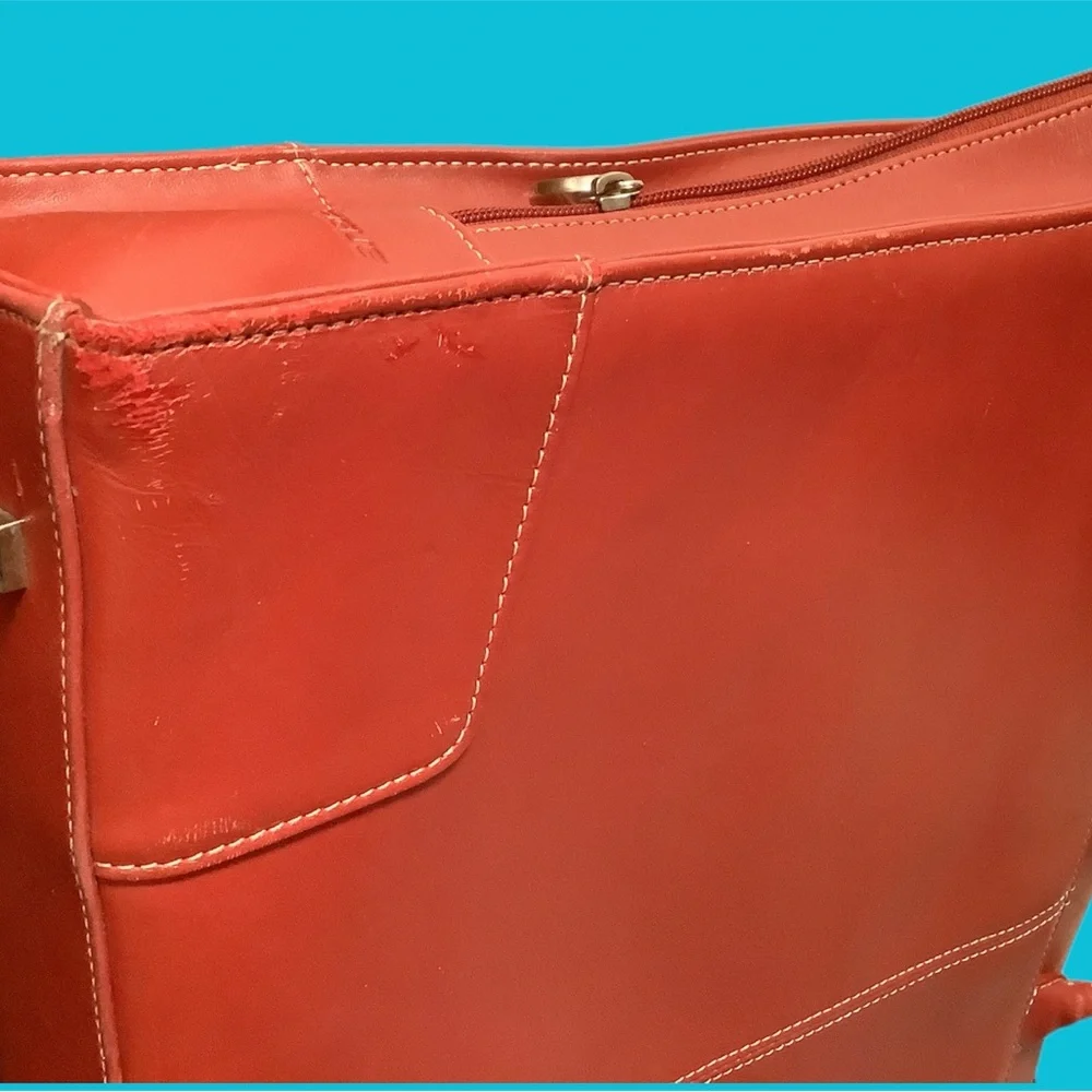 Targus introduces Jackie, a classic tote, attractive & loaded w/great features.